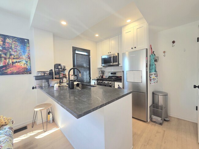Building Photo - 609 Farragut Pl NE