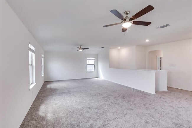Building Photo - 105 Clematis Ct