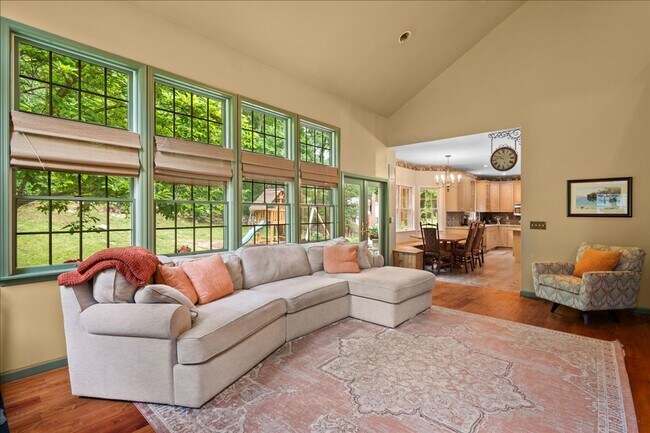Building Photo - Private Pool, Fireplace & Endless Charm — Cross River, NY