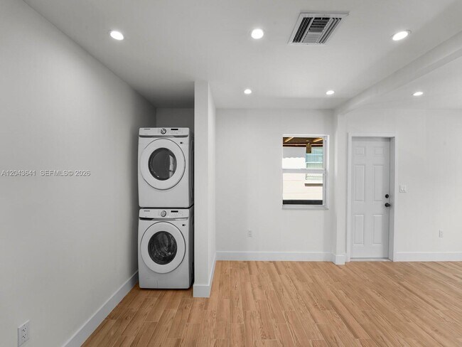Building Photo - 238 NW 41st Ave