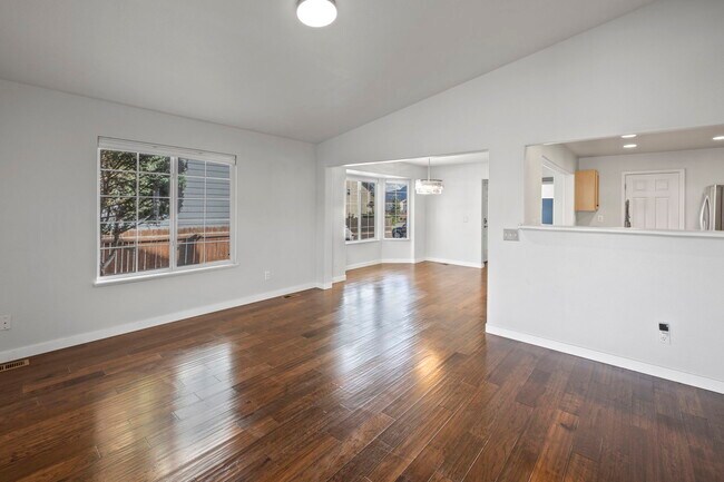 Building Photo - 626 Rolling Rock Point