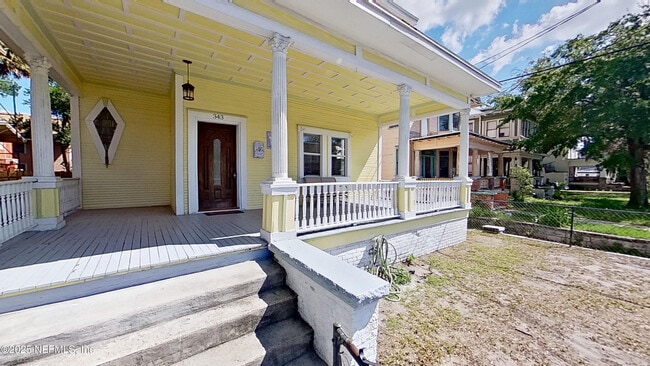 Building Photo - 343 7th St W
