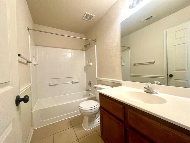 Building Photo - 20625 Farm Pond Ln