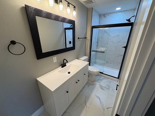 Building Photo - 668 Wager St