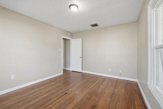 Building Photo - 2857 S 5th St