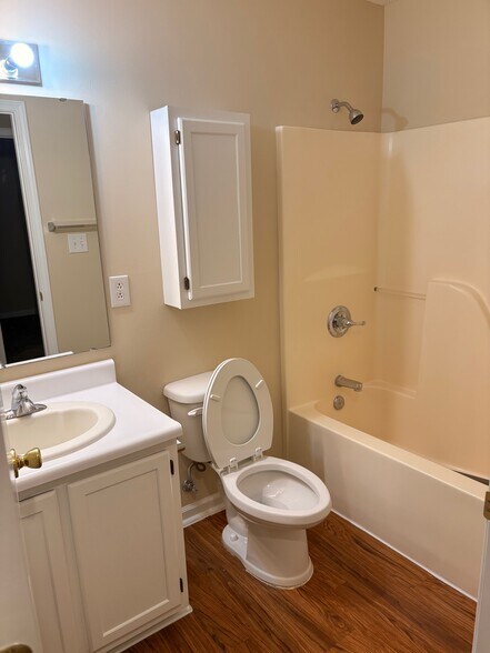 Building Photo - 10756 Central Ave