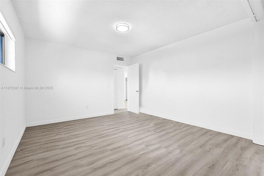 Building Photo - 13090 Griffing Blvd