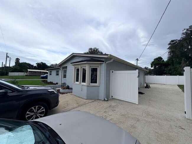 Building Photo - 2510 Sandalwood Dr