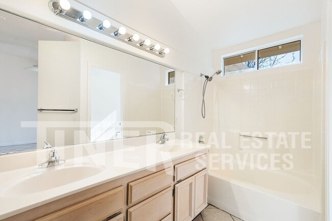 Building Photo - 2424 Julliard Cir