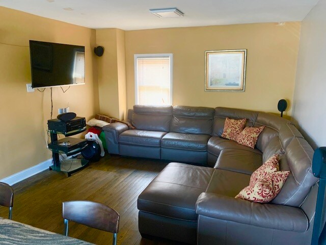 Living room - 5310 S Archer Ave