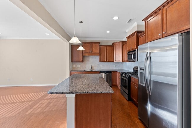 Building Photo - 3 Bedroom - Cary Townhome in Central Location!!! Close to 540 and Research Triangle Park!