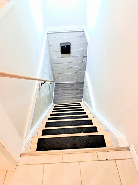 Building Photo - 671 W Clark Rd