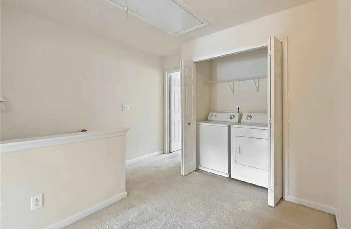 Building Photo - 769 Crestwell Cir SW