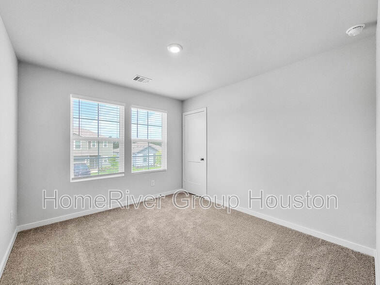 Building Photo - 10735 Red Flagstone Dr