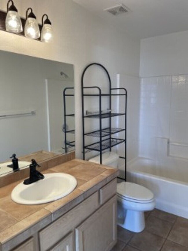 Building Photo - PALI2630