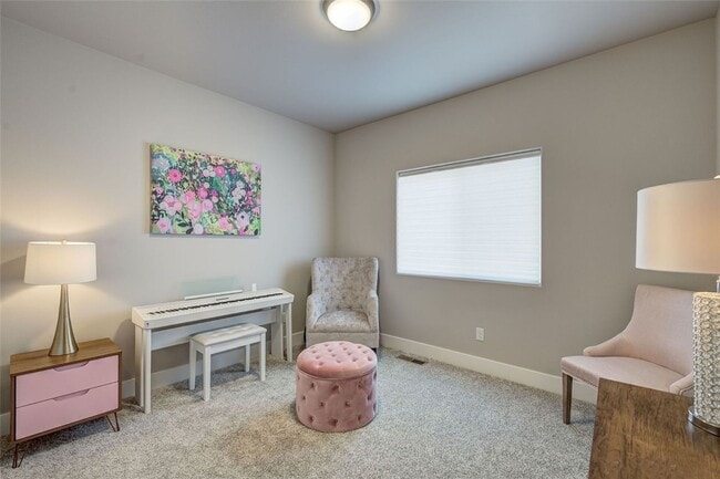 Building Photo - Beautiful 3+ bed, 3 bath home with 4 car garage, VIEWS, chef's kitchen and much more!