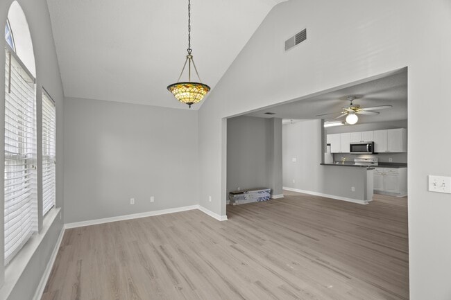 Building Photo - 2113 Sanderling Dr