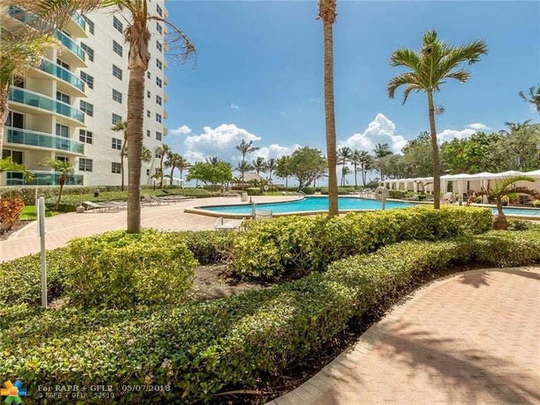 Building Photo - 3000 S Ocean Dr