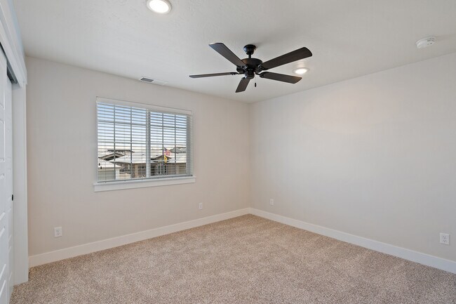 Building Photo - 4497 N Girasolo Ave