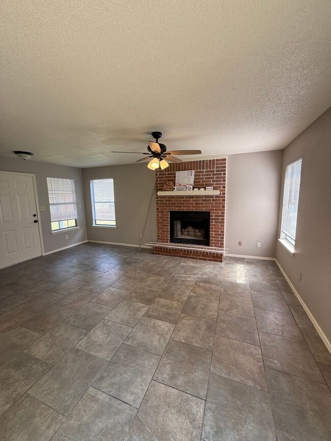Building Photo - 1502 Heather Ct