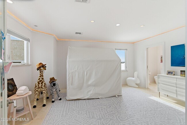 Building Photo - 7 Circle Dr