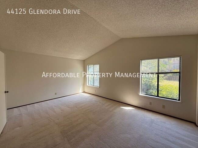Building Photo - 44125 Glendora Dr