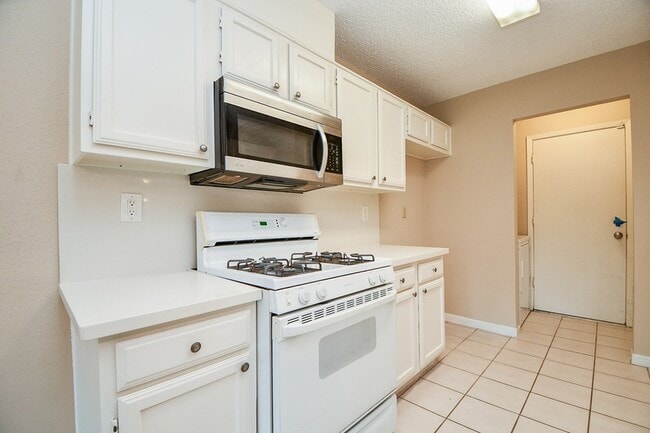 Building Photo - 3519 Cabin Pl