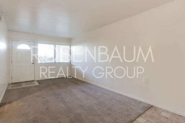 Building Photo - Gorgeous 1-bed, 1-bath downstairs apartmen...