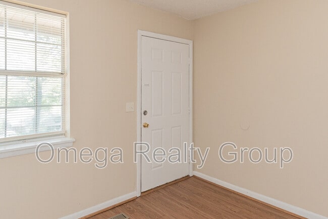 Building Photo - 213 Ashley Dr