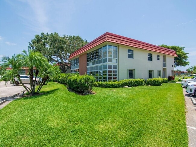 Building Photo - 8 Vista Palm Ln