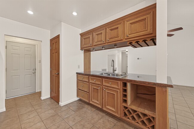 Building Photo - 2510 Old Fort Rd