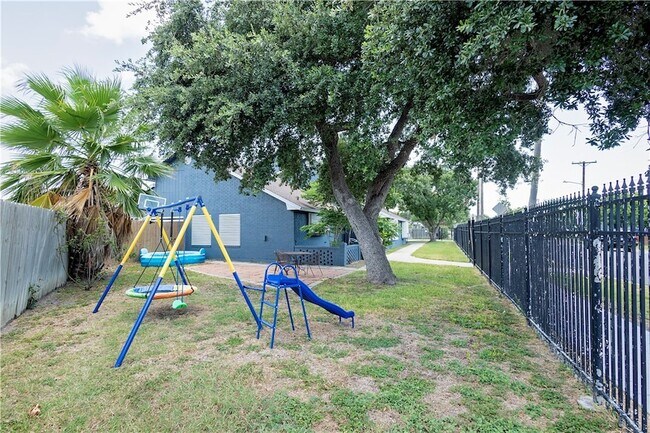 Building Photo - 426 Rossiter St