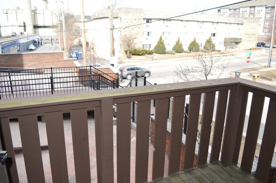 Building Photo - 328 N Allen St