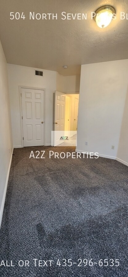 Building Photo - 504 N Seven Peaks Blvd