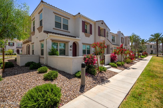 Building Photo - 4077 S Sabrina Dr