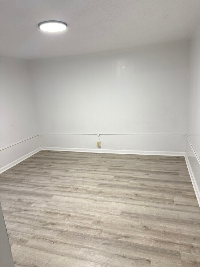 Building Photo - 2016 Clyde St