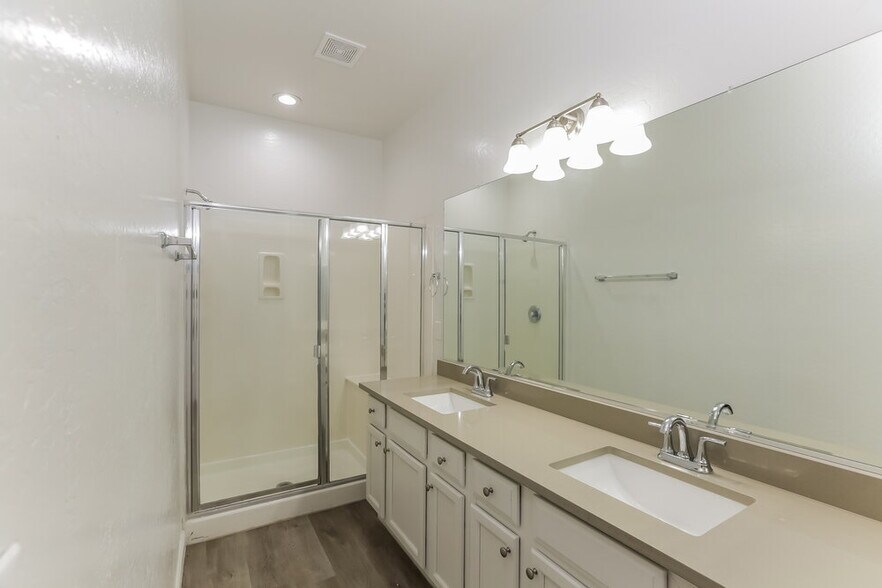 Building Photo - 8827 W Hess St