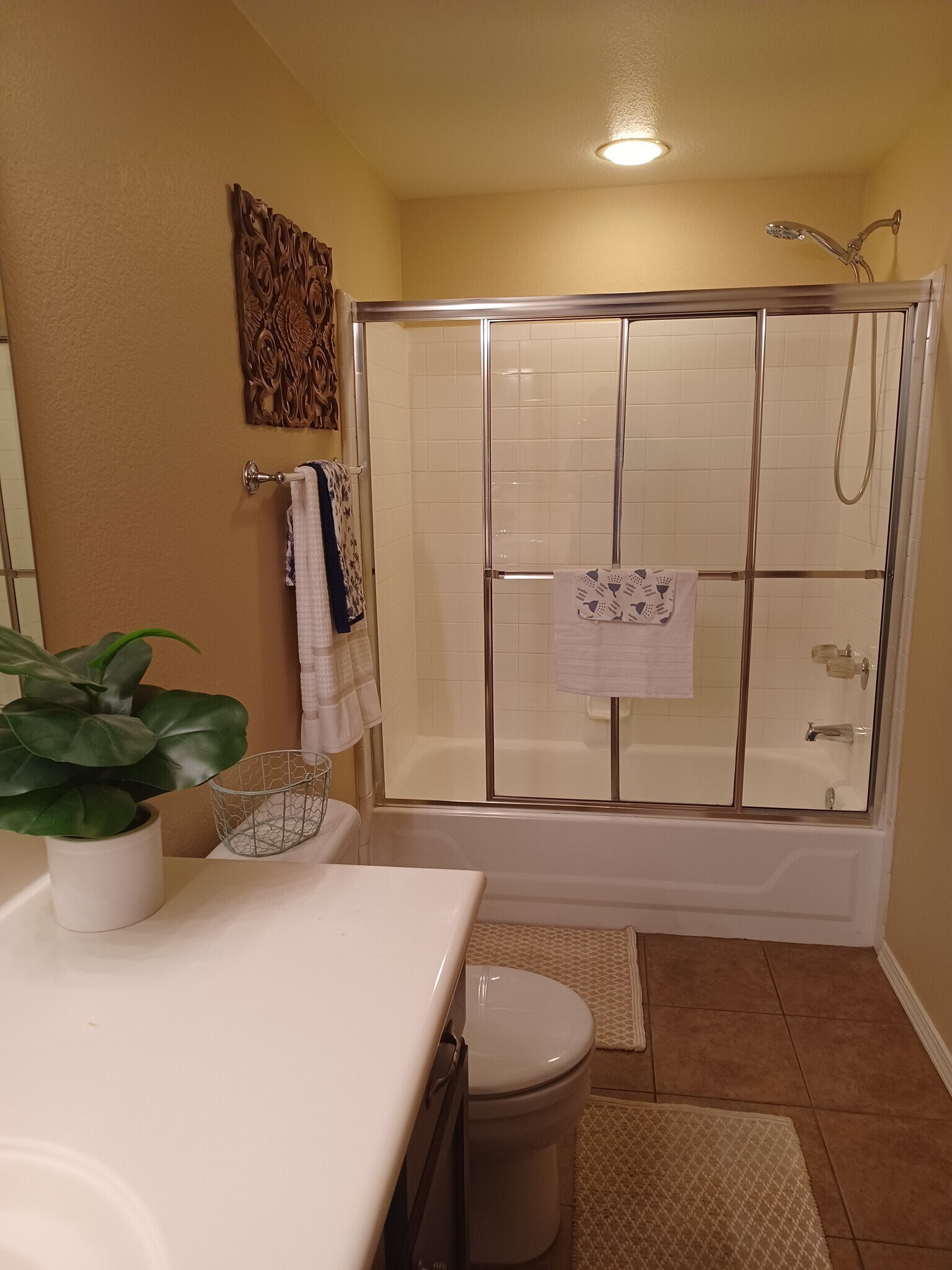 Building Photo - 750 E Northern Ave