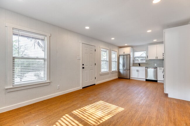 Building Photo - 9871 Menchaca Rd