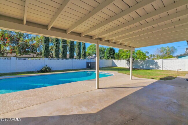 Building Photo - 501 W Seldon Ln