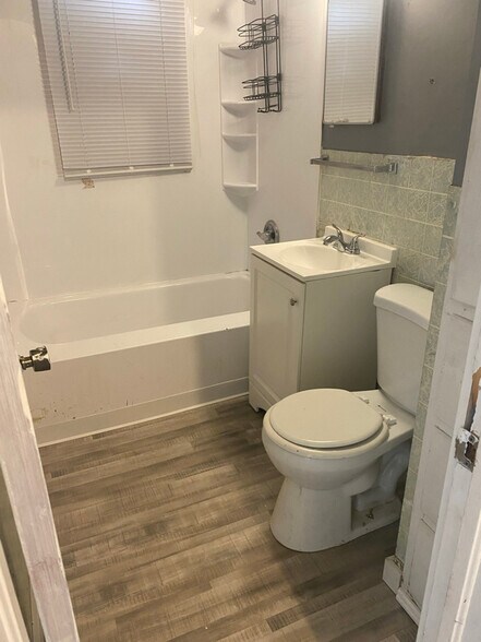 Building Photo - 1807 E 16th St N