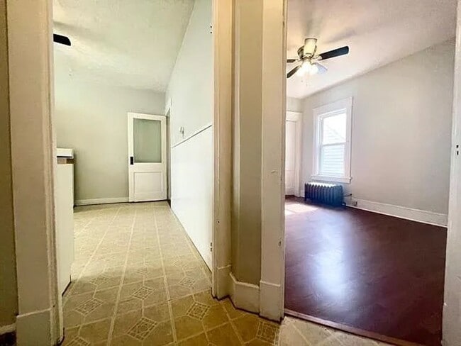 Building Photo - 712 W 26th St