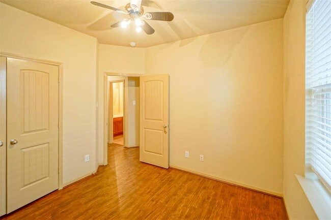 Building Photo - 6139 Grassy Haven Ln