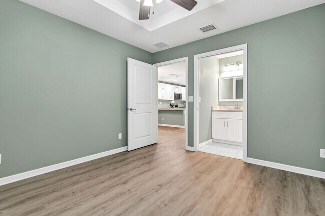 Building Photo - Charming Bungalow Across from Love Park – ...