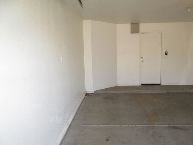 Building Photo - 421 S Dodge Dr