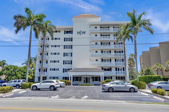 Building Photo - 1021 Hillsboro Mile