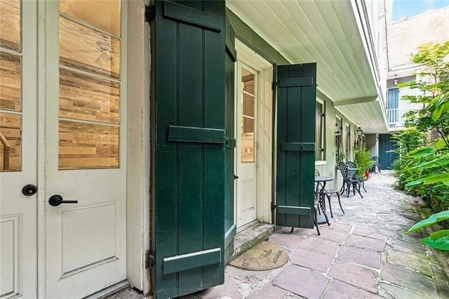 Building Photo - 525 Dumaine St