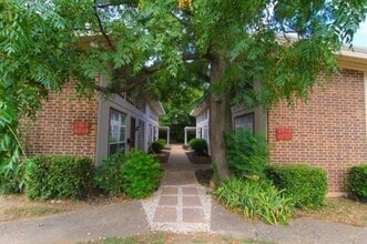 Building Photo - 2714 McCart Ave