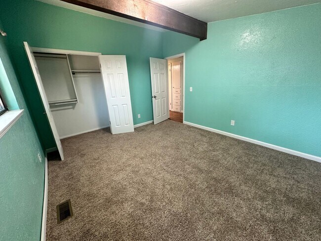 Building Photo - FOR RENT: Charming 3-Bedroom, 2-Bath Home in Yukon! - Move In Deposit-Free! (If Qualified)