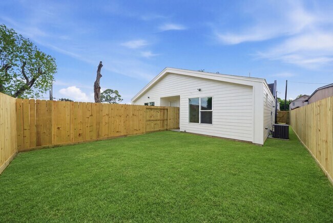 Building Photo - 6514 Luce St